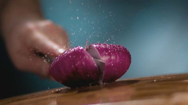 洋葱为什么会让人累流眼泪,为什么洋葱会让你泪流满面