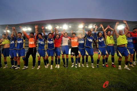 江苏堪称“足坛坚挺帝”!唯一一支连降两级还重返顶级联赛的球队