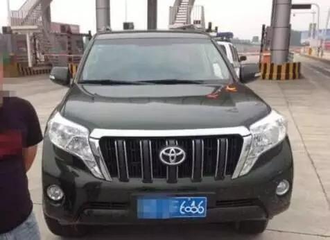 交警抓最牛的车牌,交警查最牛违法车