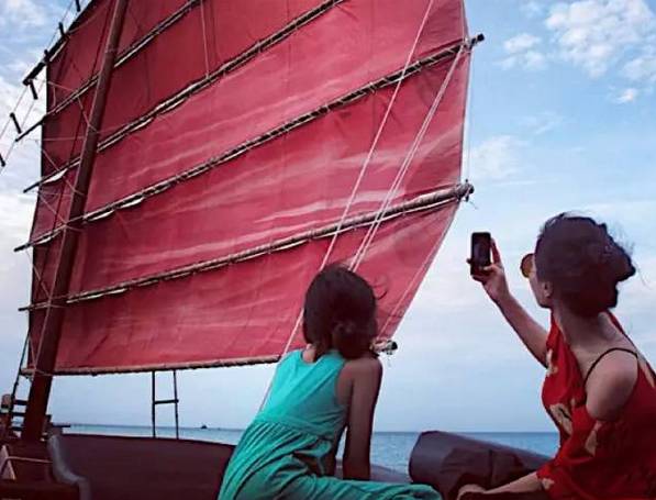 这个20年前无人知晓的小岛，现在竟然成为穷尽想象的魅惑之地！