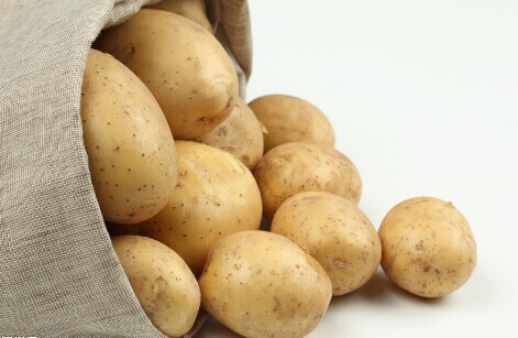 土豆洗头黑发方法,怎么用土豆黑发