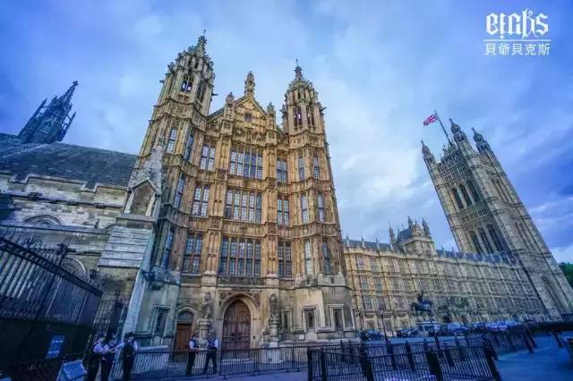 小编写完这条微信就请假去英国了，老板，这是我离英国最近的时刻