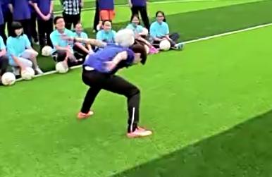 鹿晗重返17岁,鹿晗2014韩国综艺运动会踢足球