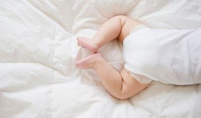 如何矫正罗圈腿八字脚,16个月宝宝内八字罗圈腿