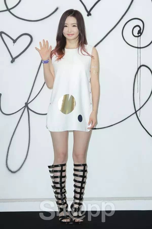 首尔最美穿衣搭配,这个夏天最火穿搭