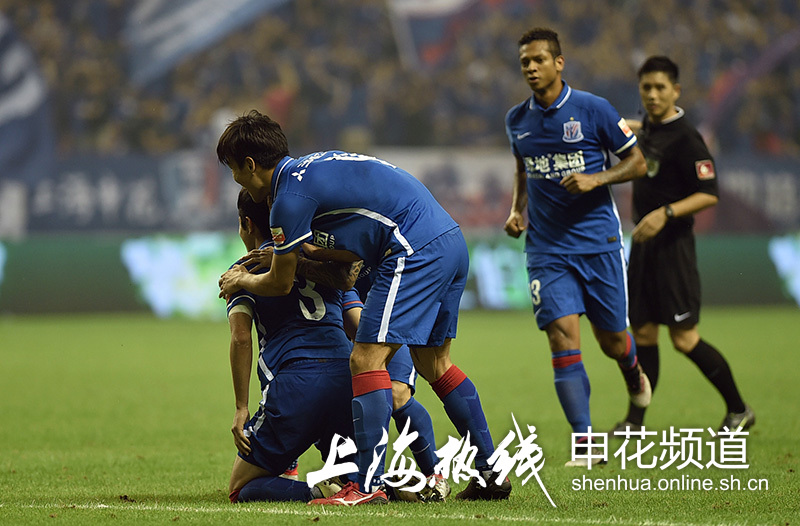 这一次是真的！李建滨收获首球跪地激情庆祝献飞吻送娇妻