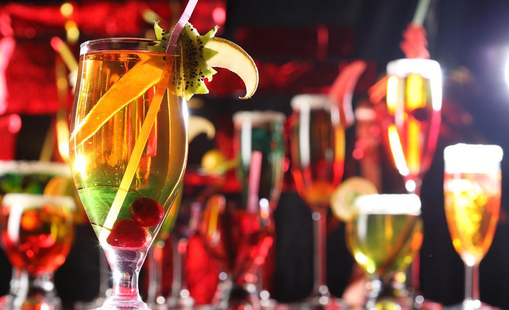 鲜榨果汁与勾兑果汁识别法则,如何区分勾兑果汁还是鲜榨