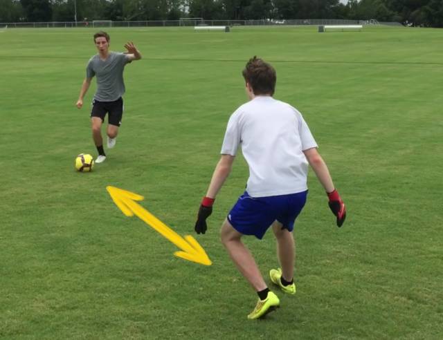 单刀球5人制球门怎么打进,如何守单刀球