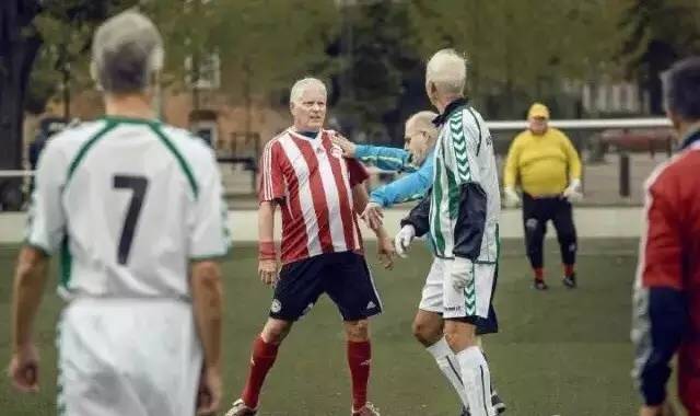 天热踢球注意事项,踢球注意的事项有哪些