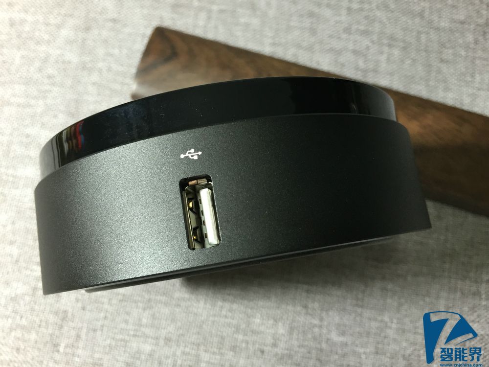 一款简美之作——必虎智能路由器