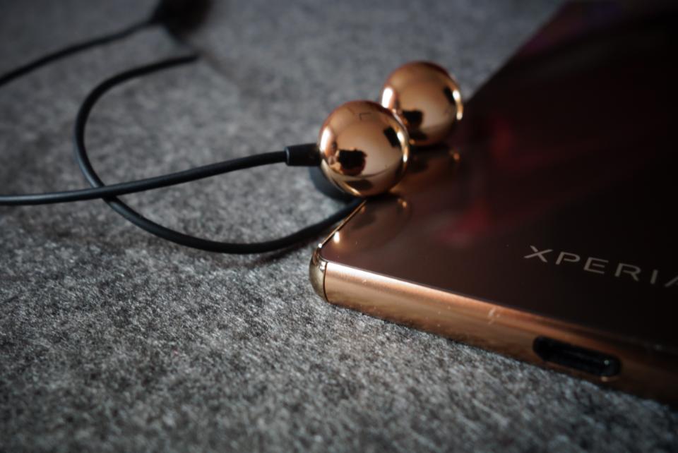 要如何设计一款耳塞,为什么耳塞带有扁头的呢