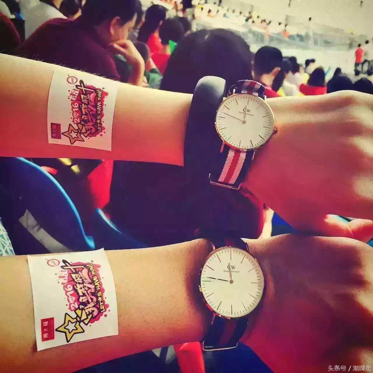 火遍ins的t恤穿搭,火遍ins创意小商品