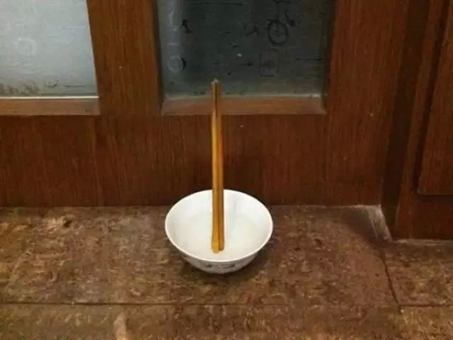 驱鬼秘术立筷子,手把手教你立筷子驱鬼