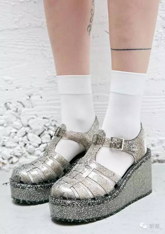 想在夏天吃冰果冻,夏天吃果冻甜甜的那种感觉