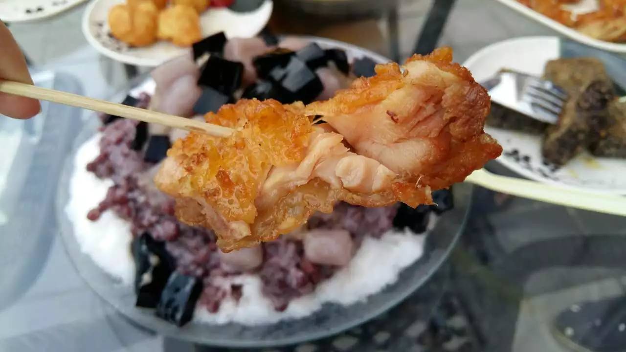 听说斯利美超级芒果冰免费送？！于小涵第一时间跑到现场。。。