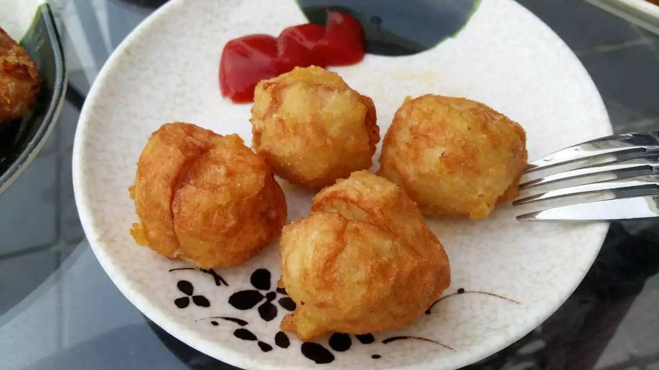 听说斯利美超级芒果冰免费送？！于小涵第一时间跑到现场。。。