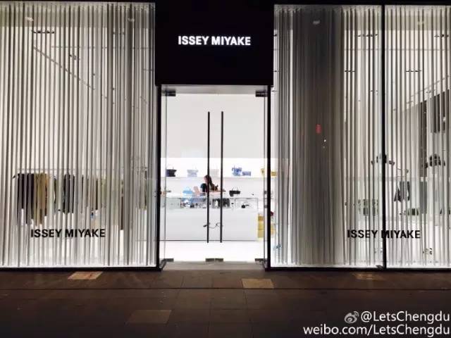 成都旗舰店为什么那么多,要逛就逛最大的zara