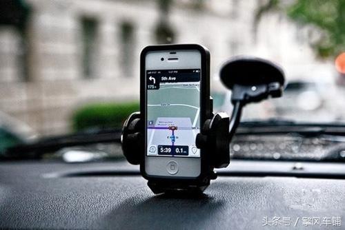 车载导航和手机导航哪个靠谱,车载导航和手机导航哪个更多人用