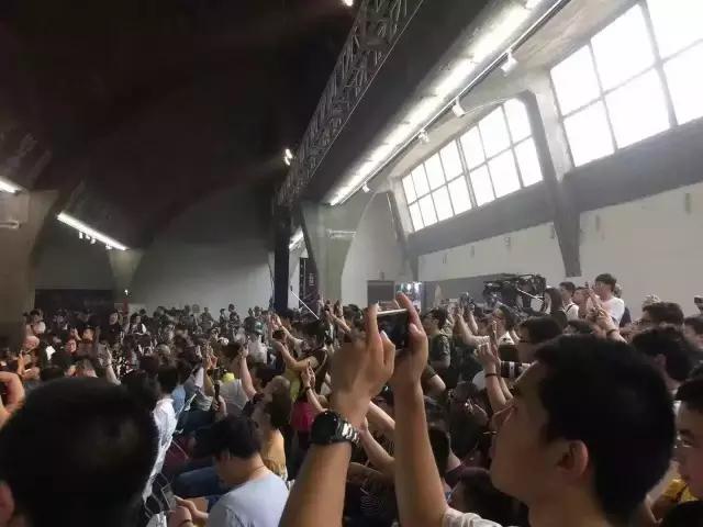 张召忠真的要当局座啦！这回真被玩坏，新节目发布会表情包诞生！