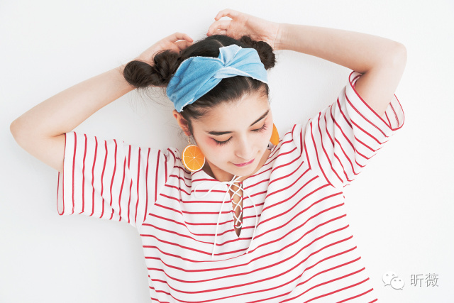 满大街的一排扣子是怎么回事？！