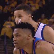 向吉鲁借发胶？C罗再换发型