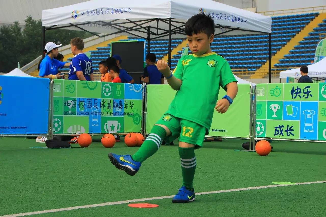 足球嘉年华惊现“小盖茨”11岁混血儿自己开发足球APP