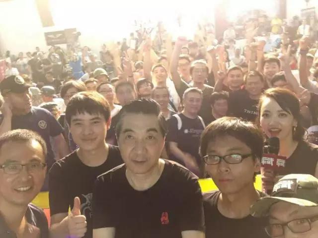 张召忠真的要当局座啦！这回真被玩坏，新节目发布会表情包诞生！