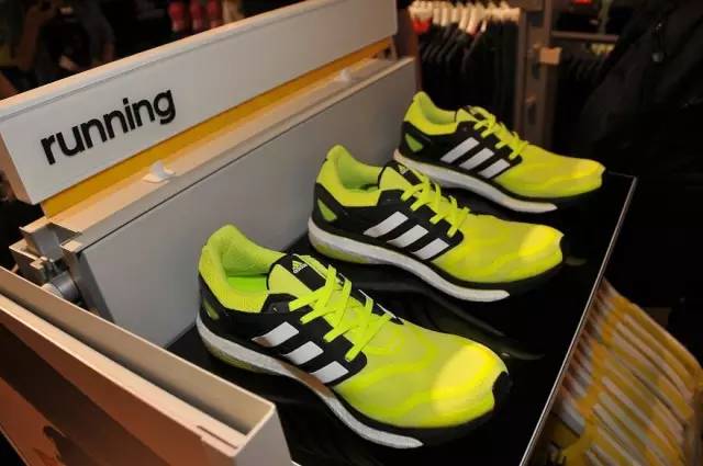 型男健身腹肌,健美肌肉男是靠练出来的吗