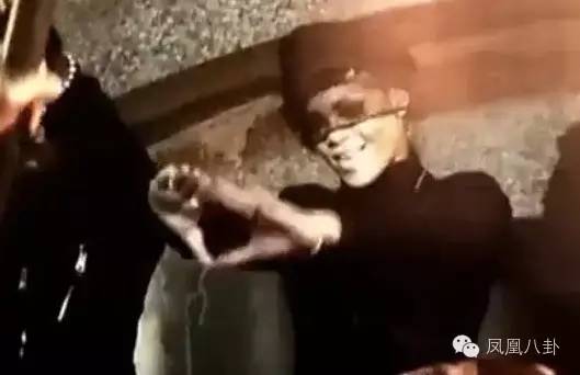 手势暗藏神秘代码、顶级明星纷纷效忠？娱乐圈竟还隐藏着神秘组织