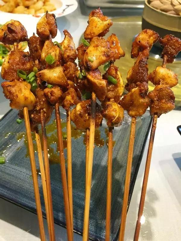 成都烧烤没和你闹！来来来，撸了这一杯，还有三杯……