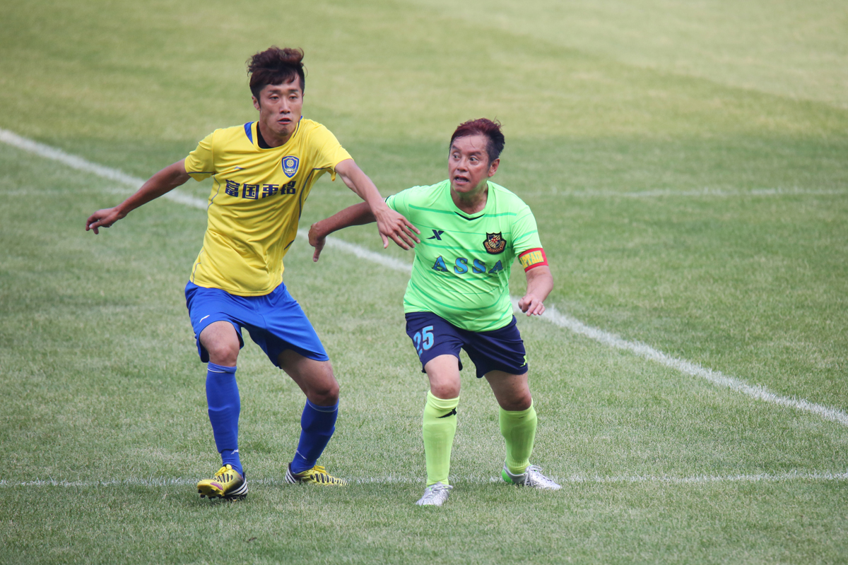 香港明星足球队中山公益赛,香港明星足球队谭咏麟表演视频