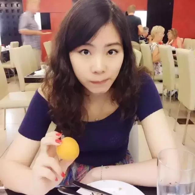 留美后德国攻读硕士，高学历美女当主播缘何故