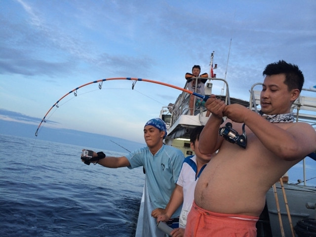 国外海钓巨物视频大全,去海钓路亚