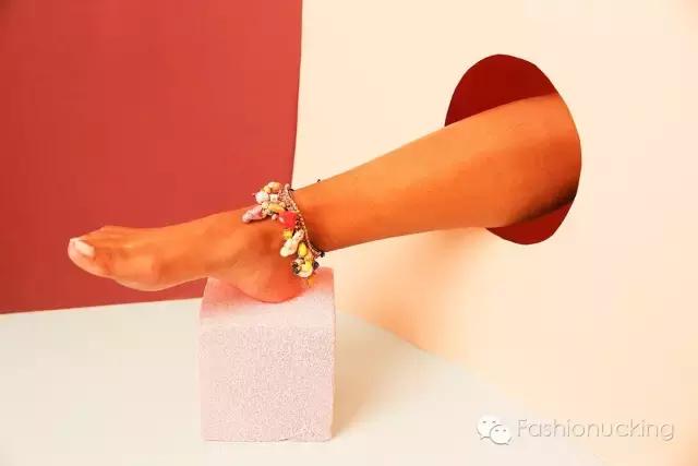 听说,脚踝链和鞋子更配哦