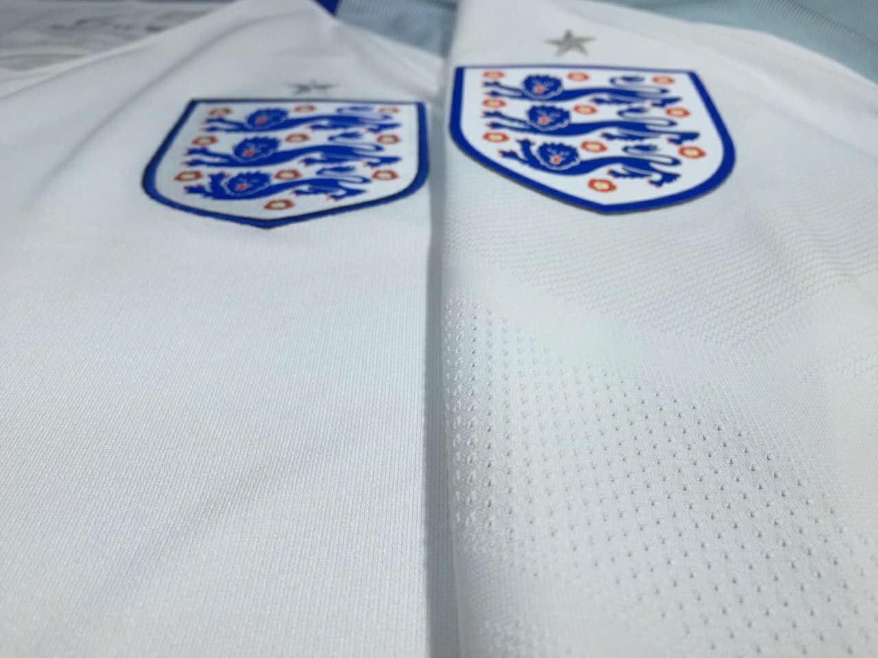 球迷版球衣与球员版球衣对比,球员版球衣热压队徽