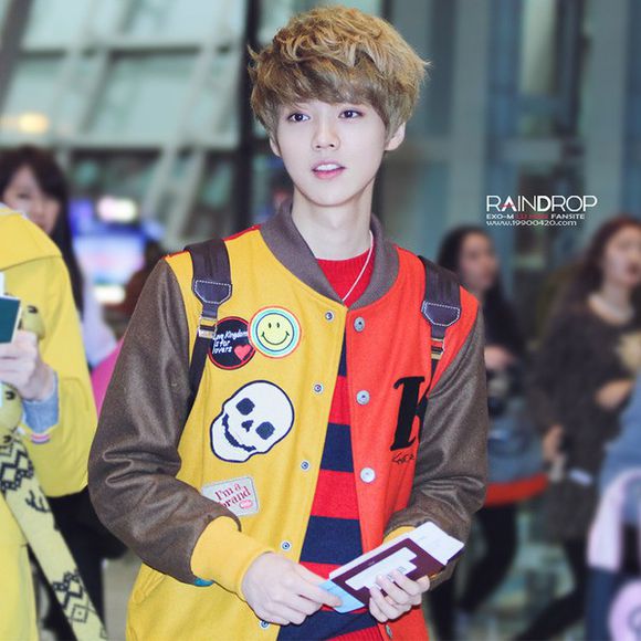 鹿晗巅峰时期有多夸张高街穿搭,鹿晗早期惊艳足球服照