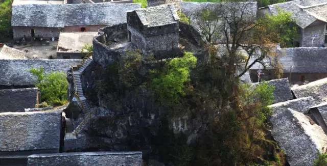 世界上最大的黄果树瀑布在哪里 (黄果树瀑布是不是亚洲第一大瀑布)