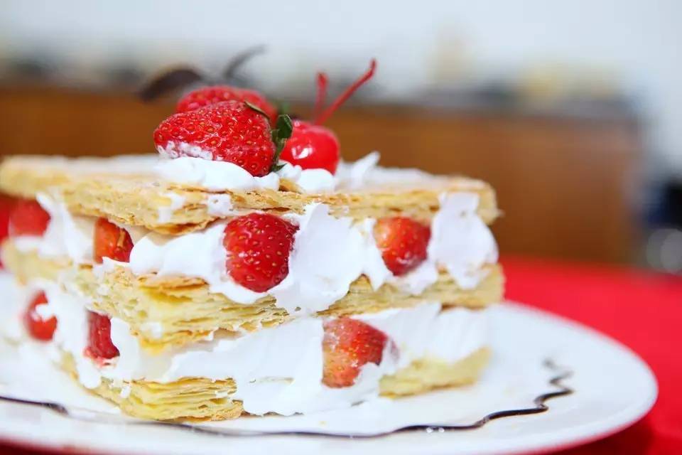 马卡龙蓝色法式,法式马卡龙和意式马卡龙的差别