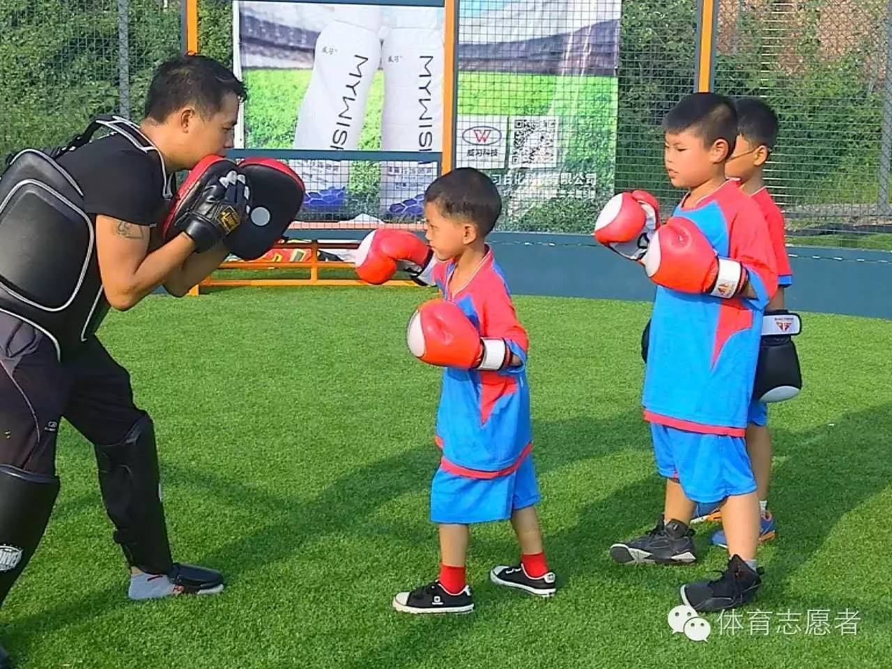 有传闻，苍老师要到6号体育公园开班，教足球，与粉丝互动？！