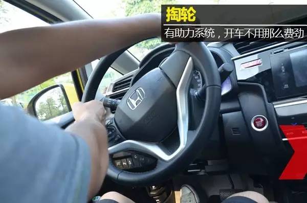 方向盘正确握法和打法,安全打方向盘