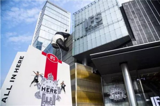 我说：成都是国际购物天堂，你服不？咱从退税讲起...