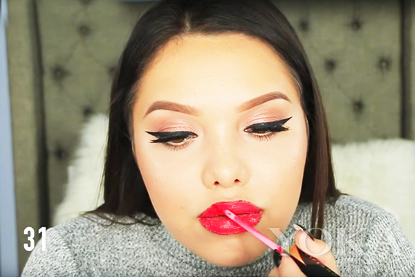 1星期千万收视:在嘴唇上涂抹100层唇彩会怎样?