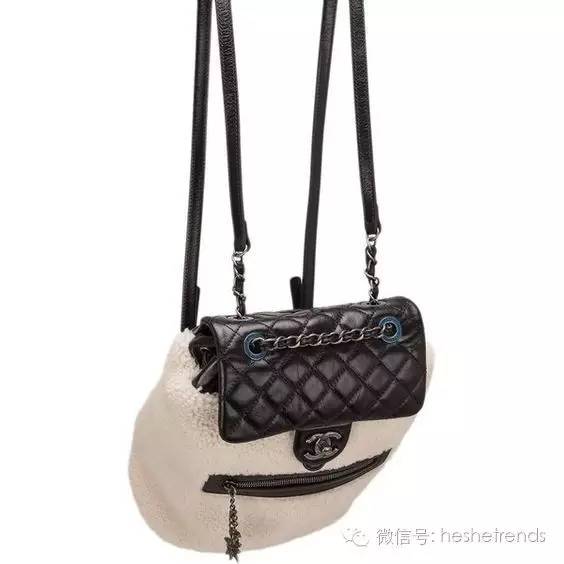 你知道就算大雨让整座城市颠倒你还可以解放双手背双肩包