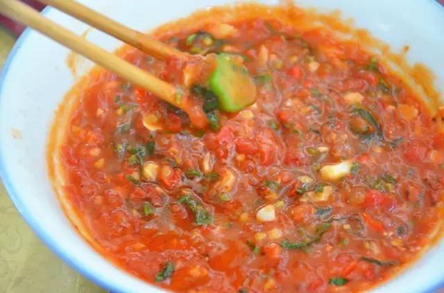 云南人吃饭蘸水,我们云南人吃啥都必须配这碗蘸水