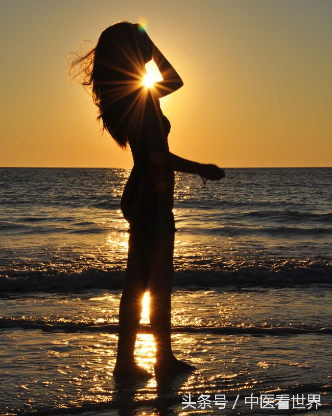 十六岁女孩没有发育是怎么回事,16岁女孩还没来初潮正常吗