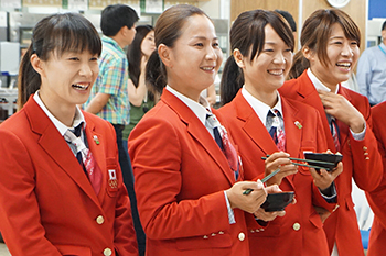 为索尼电视代言的曲棍球小姐将征战里约奥运会