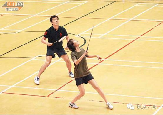 郑伊健甩邵美琪牵手梁咏琪,郑伊健和邵美琪梁咏琪