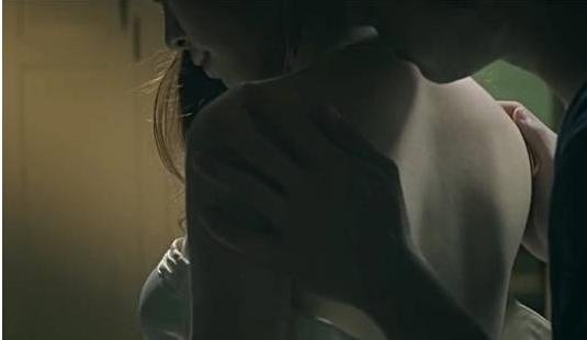 亲吻爱抚别人的新娘遭报应，这爱情来得有点重口惊悚