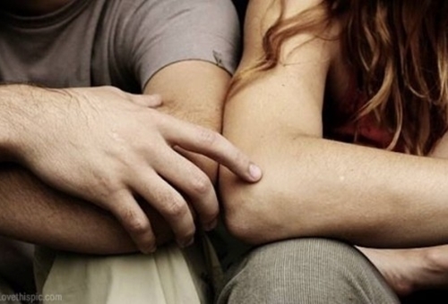 一不小心就偷走他的心，4个会让男性兴奋的肢体接触方式