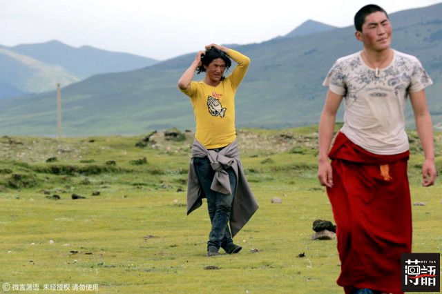 西藏雪山上的足球,足球西藏高原